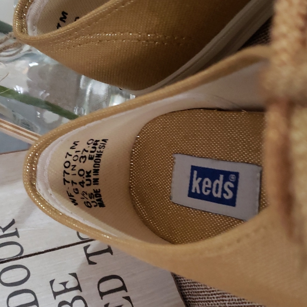 NWOT Keds gold shoes - Picture 3 of 7